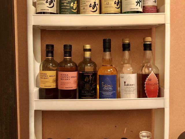 焼酎の数にも驚きましたが国産ウイスキーもズラリ!お料理とお酒に大満足。_地鶏と本格焼酎 かし和