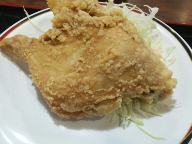 サクッと揚がったモモ_丸福食堂