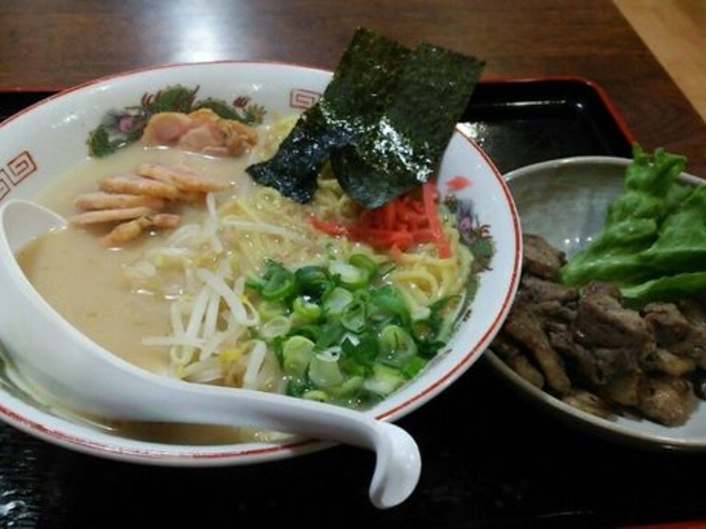 ラーメンに、鶏をつけた。_丸福食堂
