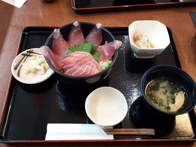 まぐろ丼_伊豆中・ばんばん食堂
