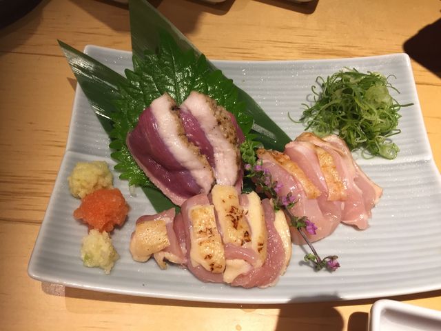 鳥の刺身三種盛り_炭火焼鳥 権兵衛 天王寺MIO店