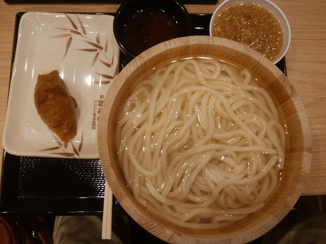 「あついかけダシ」に天かすを入れて頂くのにハマってます。_丸亀製麺西葛西メトロセンター