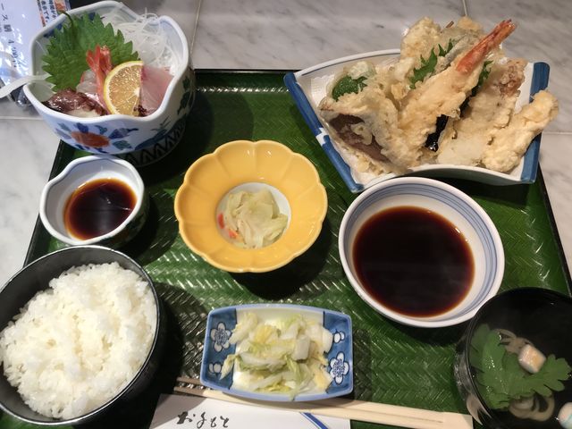 天ぷら定食とはいえ、刺身も充実_天吉