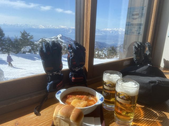 景色もごちそう 美味しいパンとビール頂きました また行きたい_志賀高原横手山山頂
