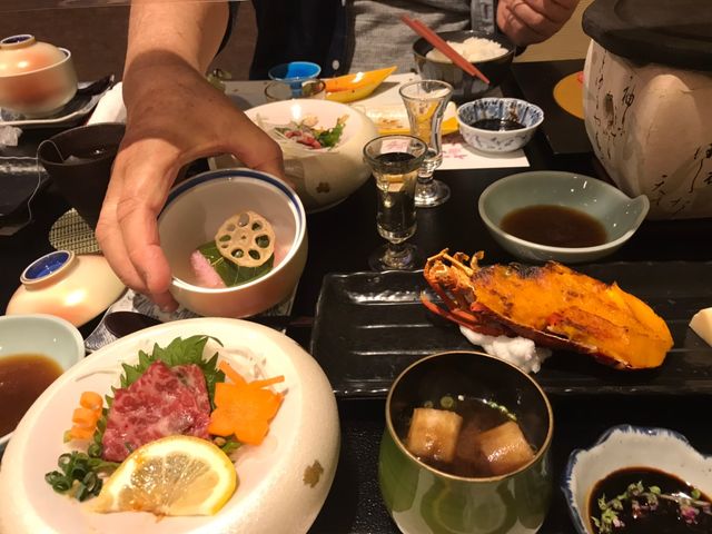 料理の1部です。
品数も多く、豪華、きれい、美味しぃ 3拍子と言わず4拍子揃ってます_内牧温泉