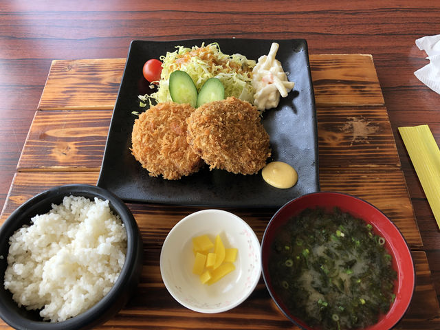 料理長のWメンチ定食_金谷フェリー波留菜亭