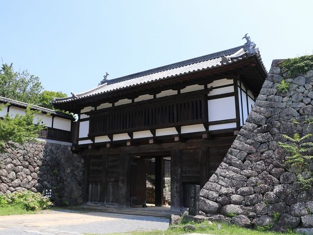 西側から。_小諸城大手門