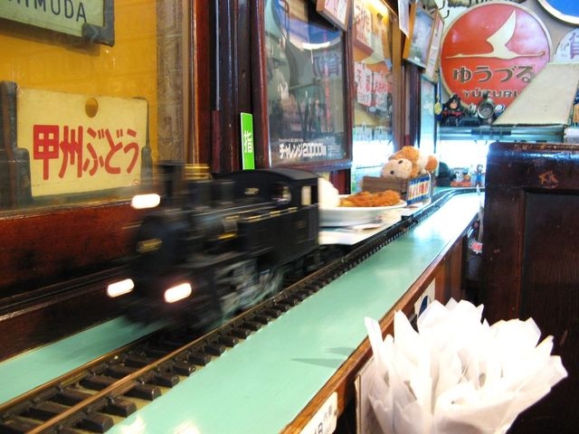 汽車が運んで来ます。_ナイアガラ