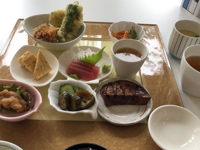 いろんな味を少しづつ食べたい人向きですね。この後、コーヒーとデザートのアイスが、つきました。_はまなす海洋館
