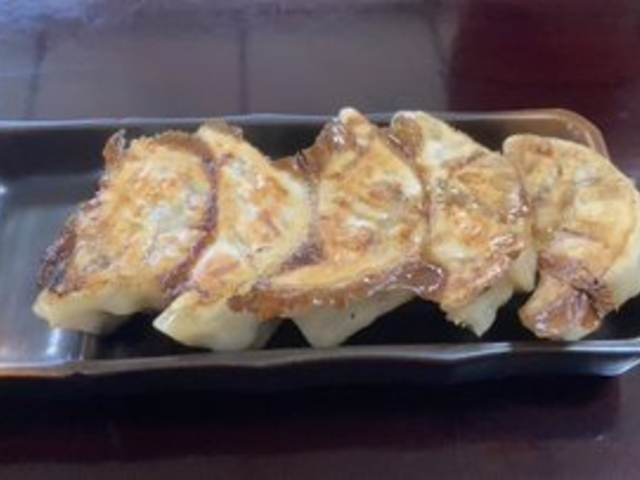 餃子は餡がパンパンでおいしい!頼む人多し。_わたりや