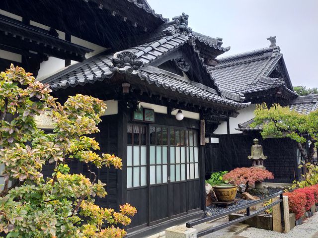 小樽の鰊御殿旧青山別邸正面。10月下旬で紅葉が進んでいました。_にしん御殿小樽貴賓館・旧青山別邸