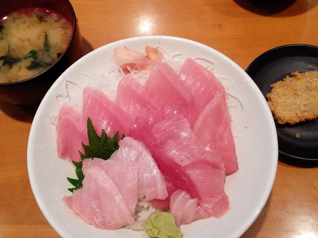生本マグロ丼・2,100円_みやもと