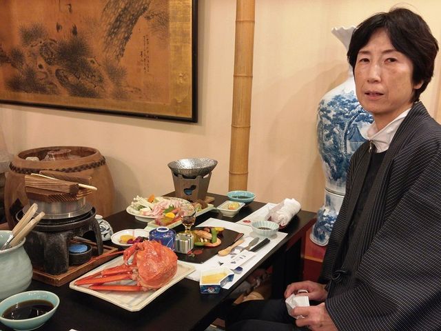 夕食、ご飯にカニを炊き込むと美味しかった_佐渡リゾート ホテル吾妻