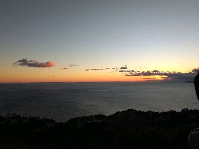 6:53の写真
雲で日の出を確認できず_小室山公園