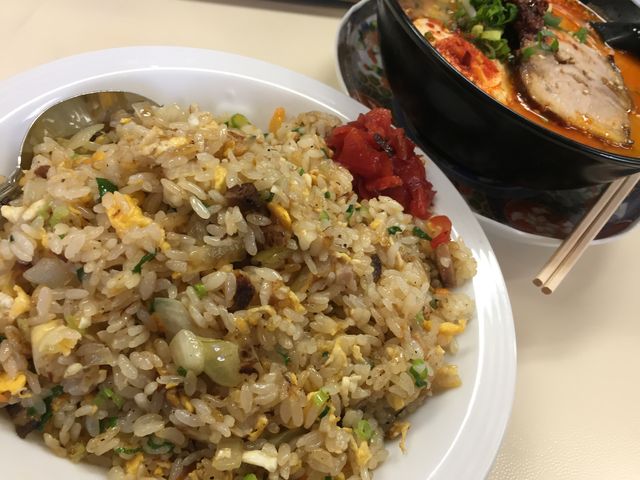 焼きめし 辛い半ラーメンセット_のぎく