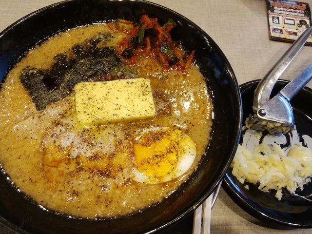 「嵐げんこつらあめん」です。やっぱりニンニクは欠かせません。_らあめん花月嵐西葛西メトロセンター1番街店