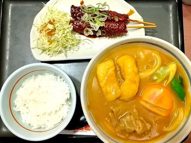 カレーうどん定食!名古屋発祥のカレーうどんと味噌カツにライス。_若鯱家川口キャラ店