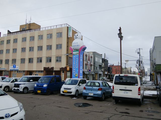 駅前には少しこじんまりしたビジネスホテルがありました。_倶知安駅