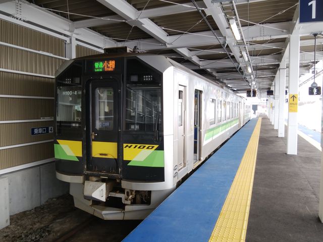 この新しい電車で小樽に向かいます。_倶知安駅