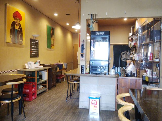 こじんまりしていますが、雰囲気のあるお店です。_デリ57
