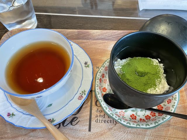 抹茶ティラミスをいただきました。たっぷりの抹茶と濃厚ですが甘すぎないマスカルポーネが美味しすぎる!!_円山菓寮 本店