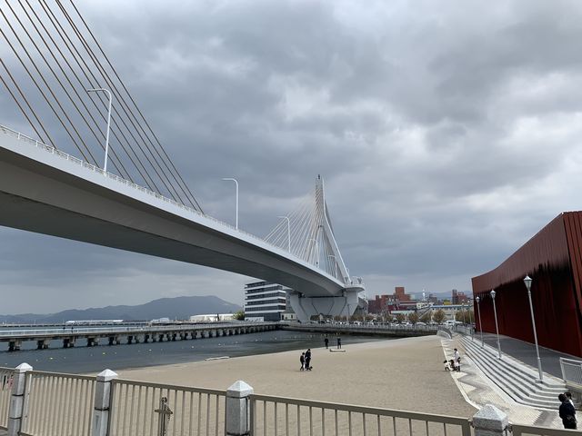 ワラッセと橋_青森ベイブリッジ