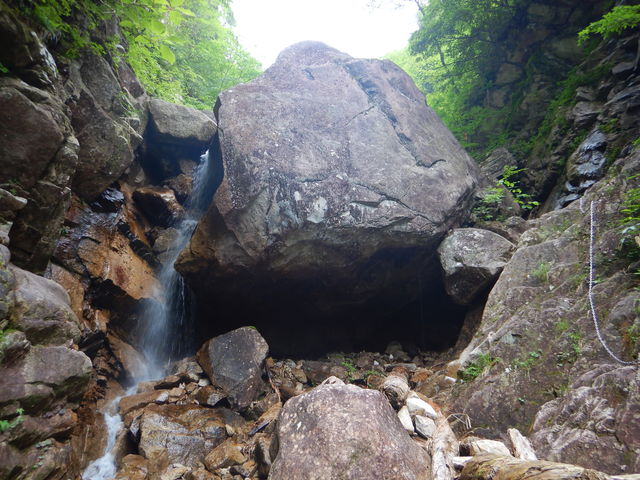 大きな岩の滝_有明山