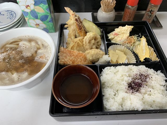 横綱うどん 西港店