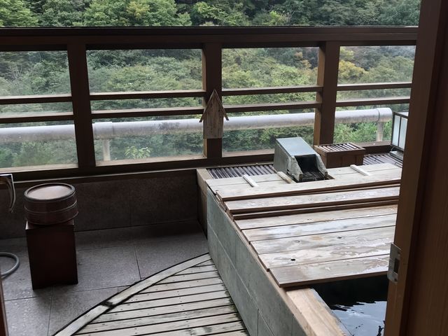 部屋に付いている、露天風呂
素晴らしい景色です。
朝は鳥の囀りが聞こえます。_景風流の宿 かのうや