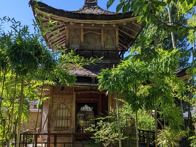 一人の職人が、金閣寺を模して作ったなんてすごいです。_かぐや姫竹御殿