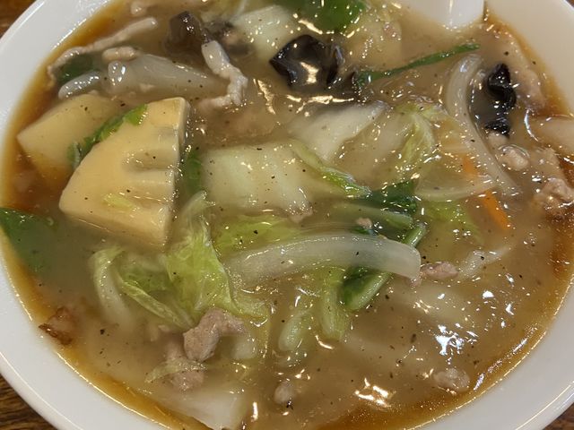 うま煮ラーメン。あんかけ熱々、必ずやけどするけど旨し。_たかみ屋