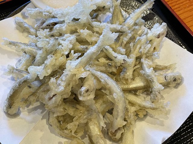 釣ったワカサギは天ぷらに_ボートハウスメイン