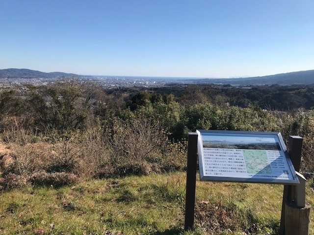 相模湾や街並み_河村城址歴史公園