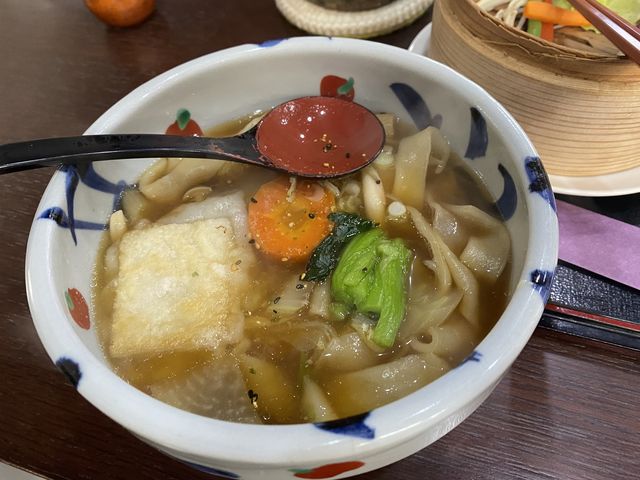 私は醤油味を頂きました。だしの味が良く出てます。お正月なので揚げ餅がサービスでした。最高?_貴美庵