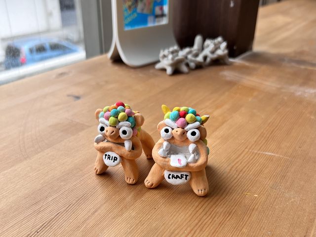 お店のサンプルシーサーです!2月だから頭に豆が沢山乗ってるそうです!可愛すぎる!!!_国際通り 体験工房 TRIP CRAFT NAHA