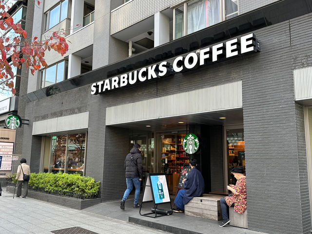 朝でも混んでる_スターバックス・コーヒー 浅草雷門通り店