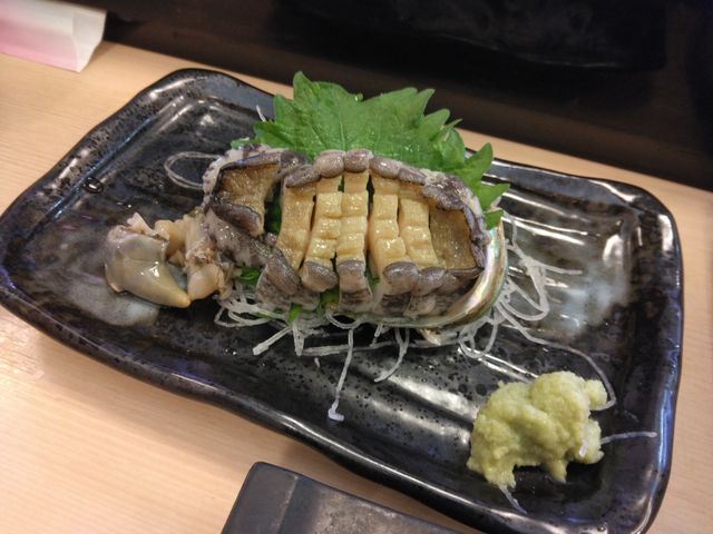 アワビはやはりおいしいです。_すしざんまい浅草雷門店