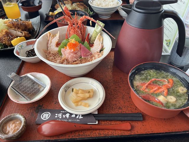 伊勢海老尽くし
プラス伊勢海老味噌汁に変更してます_河津の庄