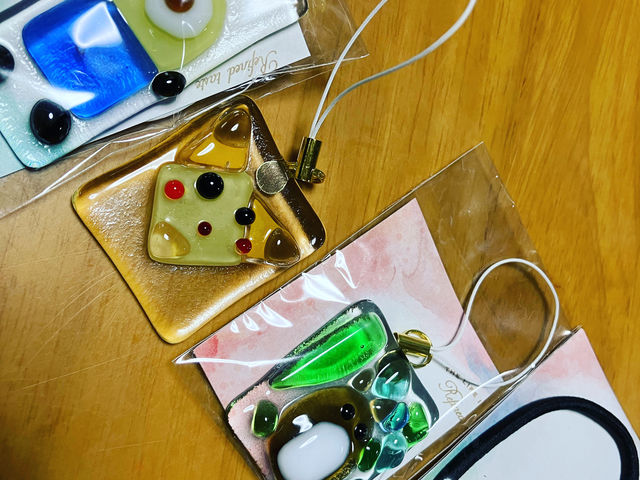 ミニオンズ、ピカチュウ、トトロ_各務ガラス工房 kagami glass works