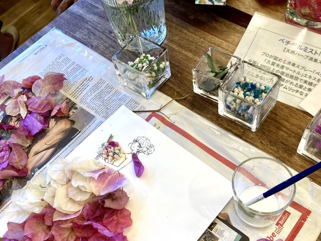 花貼り絵体験、子供も大人も夢中になります_風とマートル(くるめブーゲンの森内)