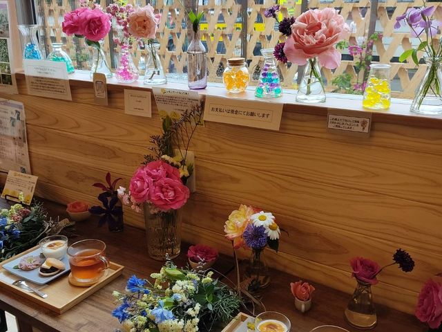ドライフラワーになる生花を集めたスワッグ作りワークショップ&スィーツセット(3500円)_風とマートル(くるめブーゲンの森内)