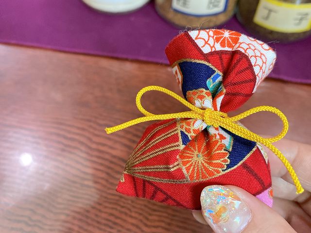 蝶々結びで可愛らしく_加賀の薫香 香屋