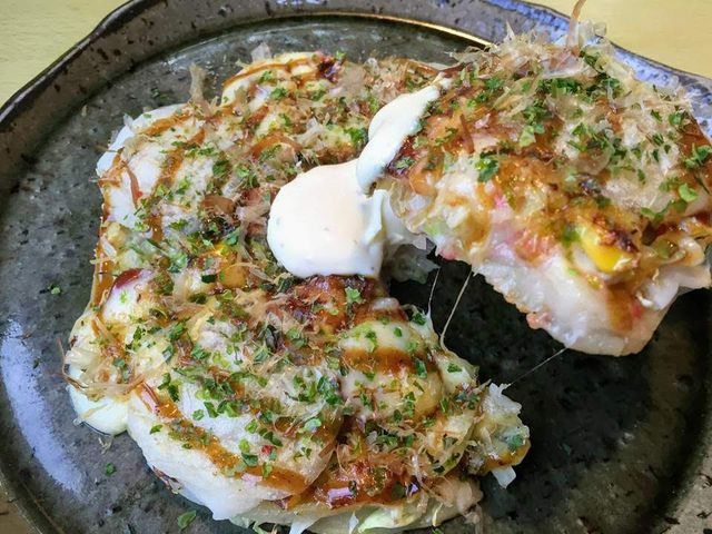人気No.1の チーズもちっこ焼き!こだわりのオランダ産ゴーダチーズと、店内でつくお餅入り。_なかまっこ