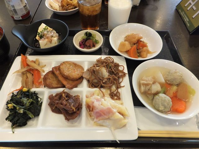 朝食としては豪華で食べ応えのある料理が目白押し。_大江戸温泉物語 ながやま