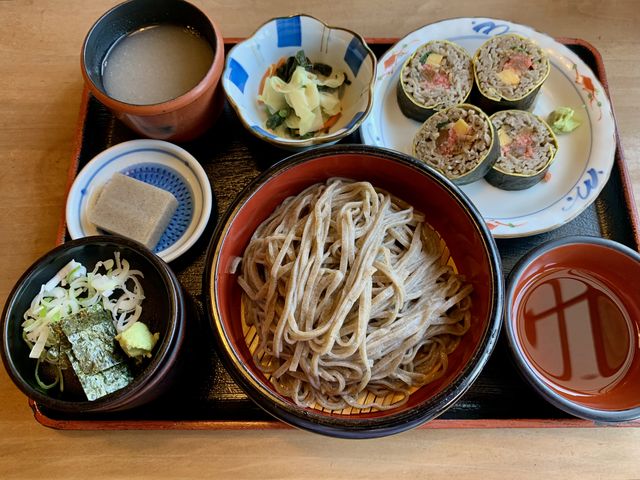 そば寿司セットです_東京庵香山店