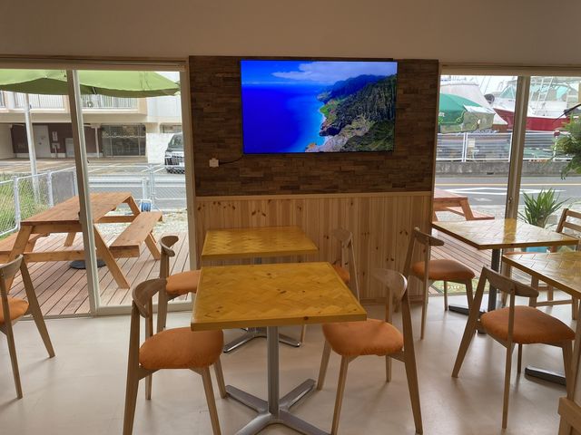 ハワイの映像流れています。_Pa'ina Kitchen