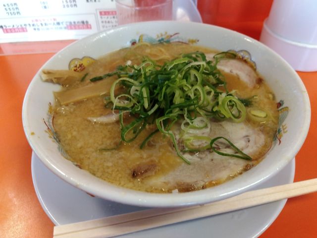 ちょっと見た目では分かりにくいですが味噌ラーメンです。_山さんラーメン