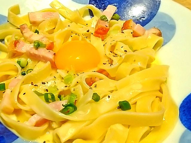 卵黄が乗った濃厚カルボナーラパスタ_生麺工房 鎌倉パスタ ららぽーと柏の葉店