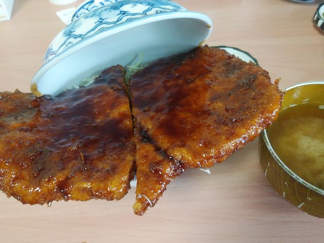 名物カツ丼1,400円_白孔雀食堂