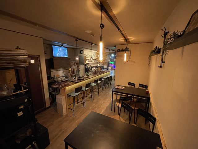 店内は18席・貸切ご予約承ります!_S@ エスアット